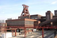 Dateiname=20120326-Zollverein_Tilt_Shift.jpg
Dateigröße=301KB
Abmessungen: 1024x682
hinzugefügt am: 26. März 2012 20120326-Zollverein_Tilt_Shift.jpg